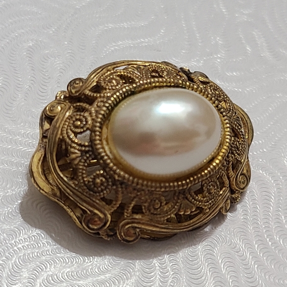 Vintage Miriam Haskell brooch pearl gold ornate filigree signed pin Victorian st - Picture 3 of 7